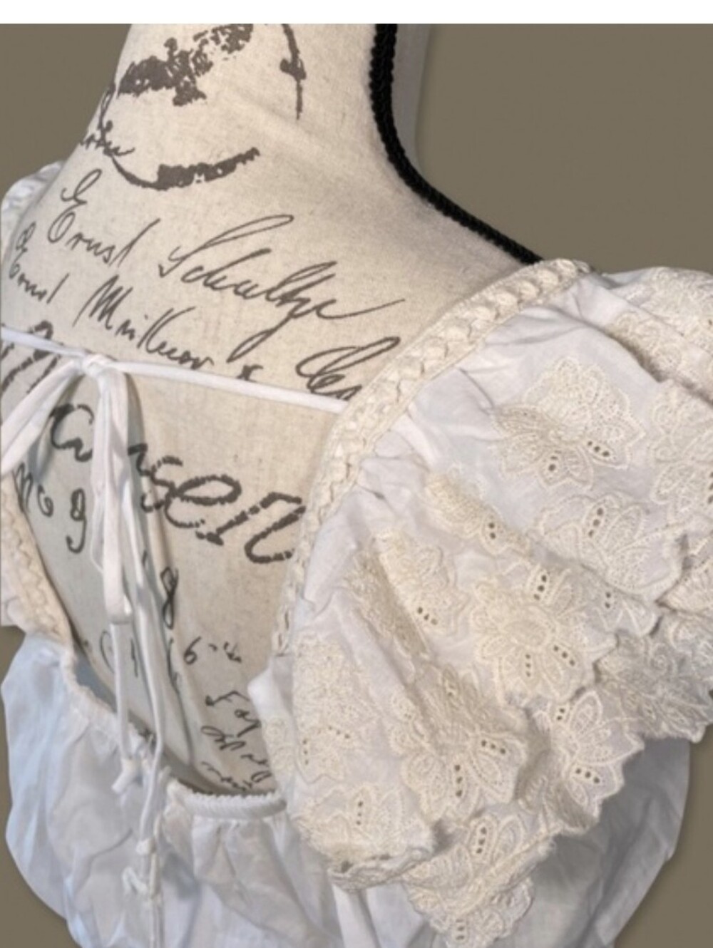 Jennifer& Grace Cream Ruffled Eyelet Crop Top Sz.M NWT - Picture 3 of 10